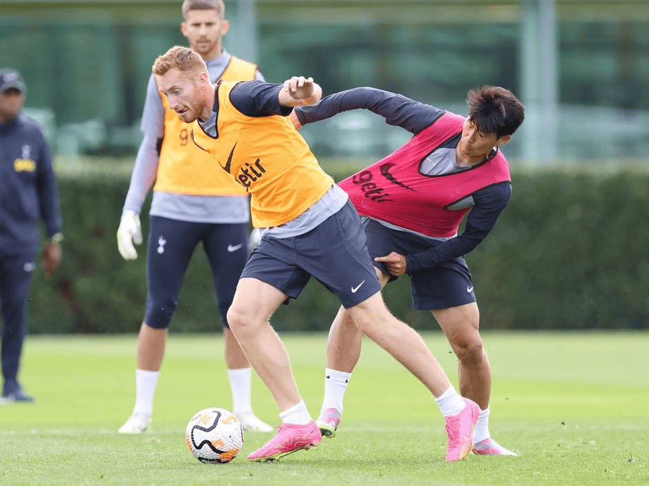 邮报：曼联希望姆伯莫等人对伯恩茅斯后去非洲杯，将进行谈判