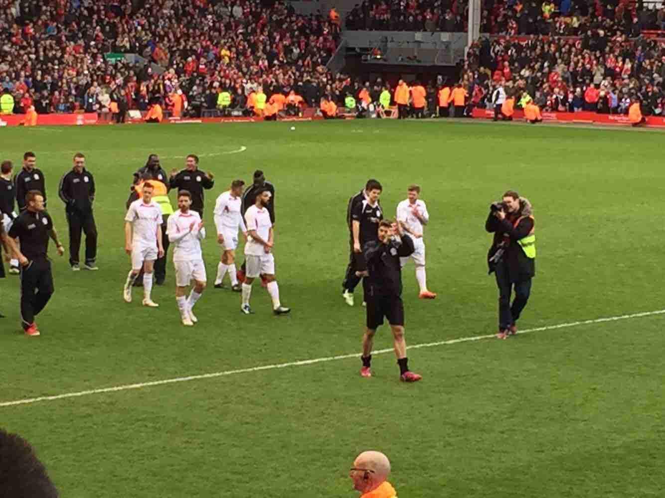 海港亚冠赛前Vlog：吉祥物伊戈已量产；林皇再度作客上海滩（海港亚冠备战Vlog：伊戈吉祥物量产上线，林皇再临上海滩）