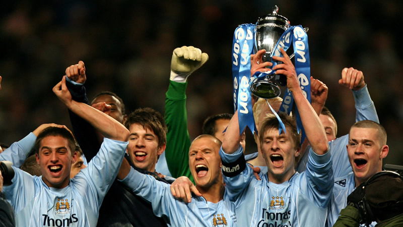 韦斯利-福法纳：埃斯特旺像队中的小宝宝，我们都在帮他适应