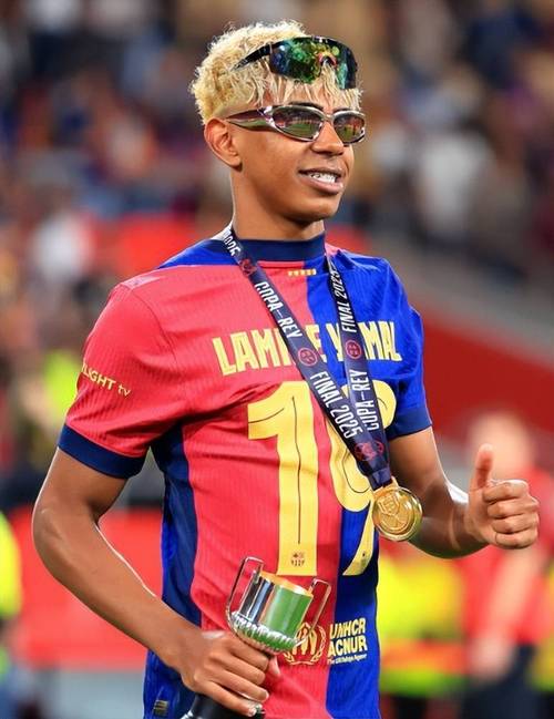 只差1球，维尼修斯欧冠进球数将追平卡卡，并列巴西球员第2位（维尼修斯再进1球即可追平卡卡，欧冠巴西射手榜并列第2）