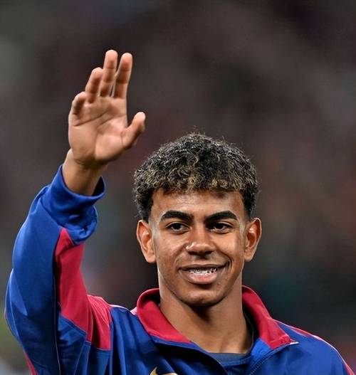 欧冠积分榜：阿森纳继续全胜领跑，拜仁3分之差位列第二（欧冠积分形势：阿森纳保持全胜领跑，拜仁落后3分暂居次席）