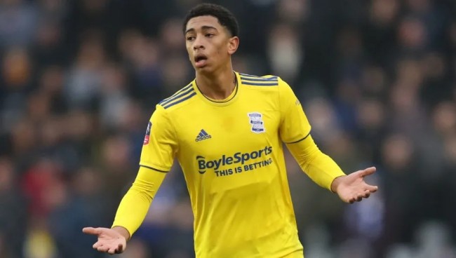 罗马诺：西蒙斯预计缺席莱比锡今日比赛，他已决定转投切尔西