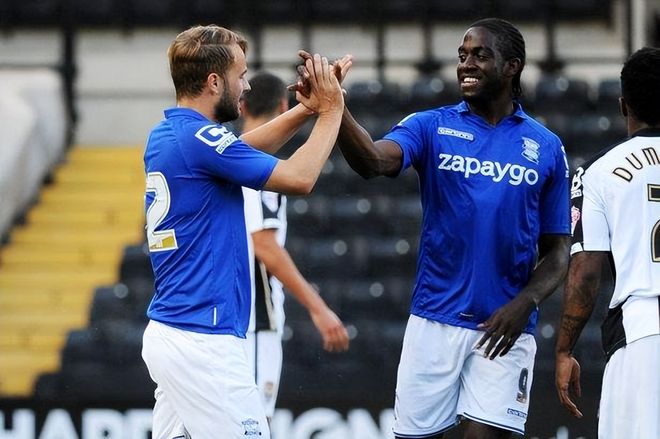 世界报：皇马高层向更衣室发出警告，再不改变态度将被问责（世界报：皇马高层警示更衣室，如不尽快改变态度将被追责）