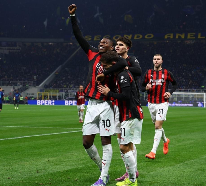 德国杯战报：昂达夫破门，斯图加特2-0十人波鸿（德国杯：昂达夫建功，斯图加特2-0击败十人波鸿）