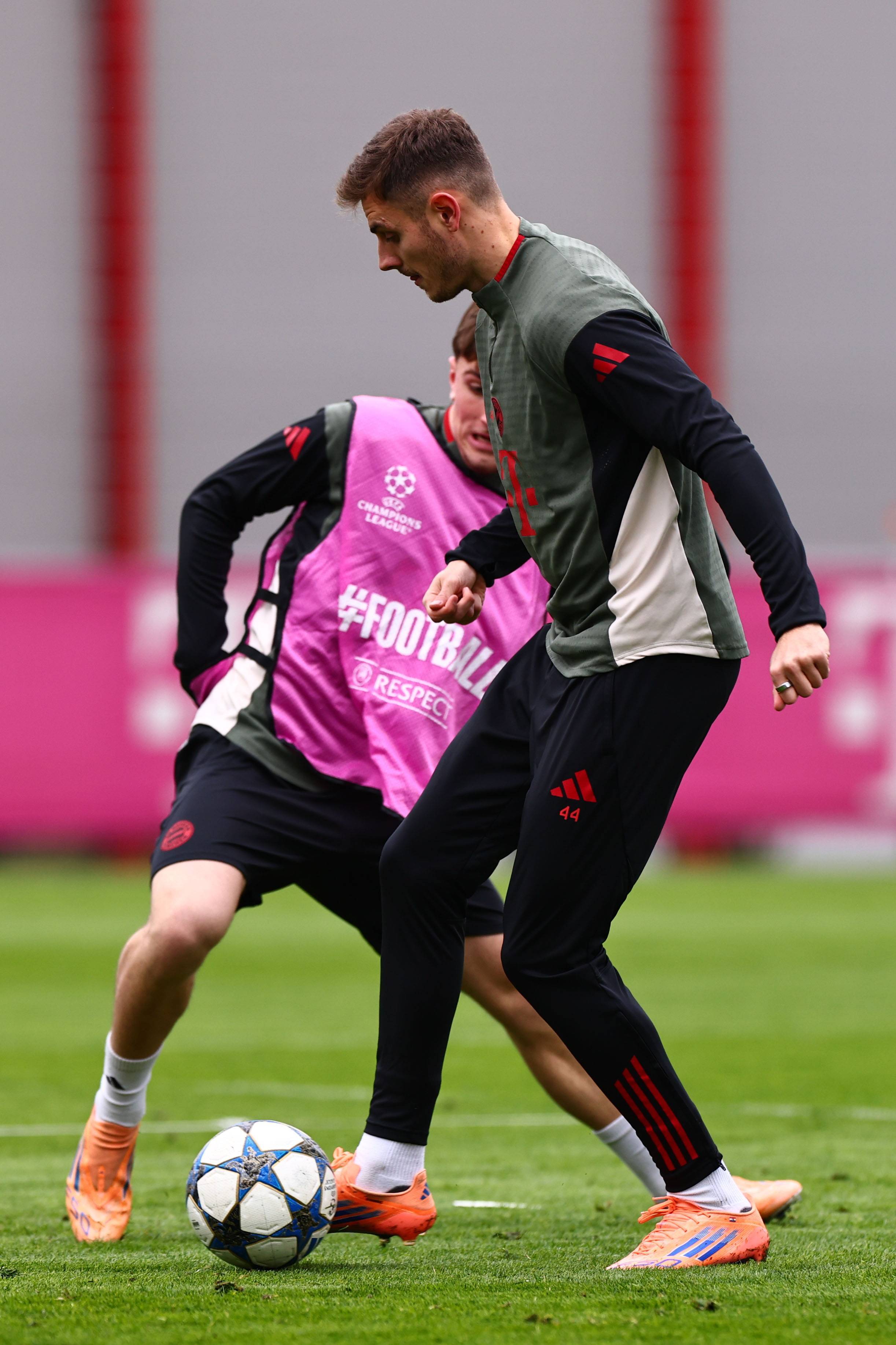 雷迪克：斯玛特是每日观察状态，希望能出战NBA杯1／4决赛