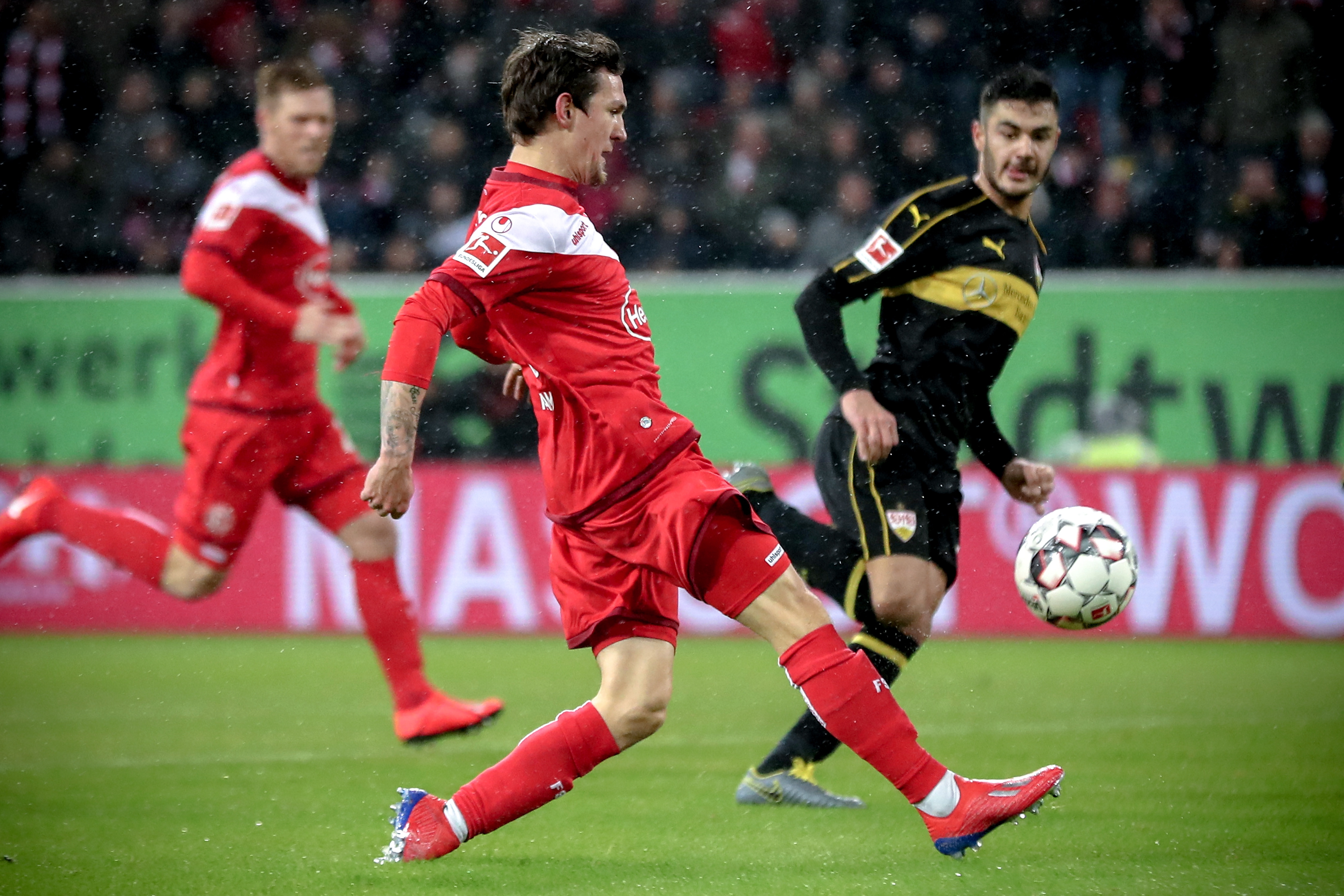 中超赛季刚落幕，成都蓉城连传三喜，明年争冠希望大增（中超刚收官，成都蓉城三喜临门，来年冲冠更有戏）