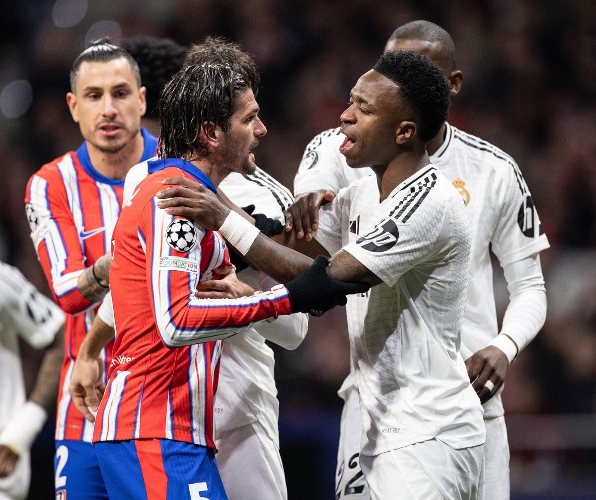 荷甲半场：罗兹破门，拉姆斯失良机，特温特客场1-0费耶诺德（荷甲半场战报：罗兹建功、拉姆斯失机，特温特客场1比0领先费耶诺德）