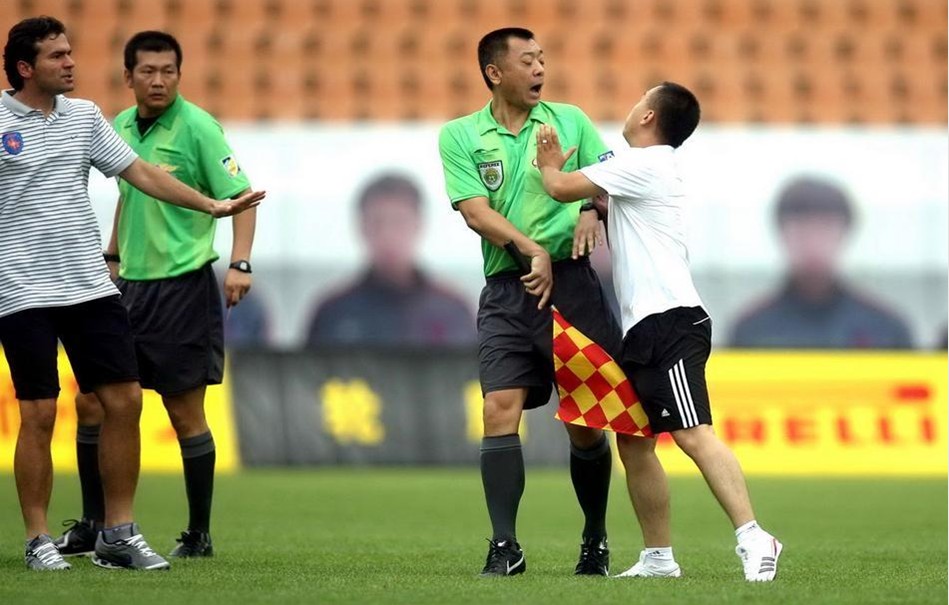 一河南球迷三轮车骑行19天，从郑州前往苏州观看足协杯决赛